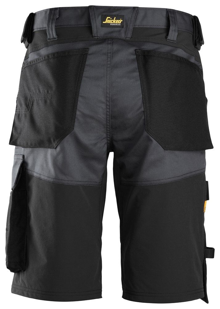 25 Stylish Bermuda Shorts Outfit Ideas For Men